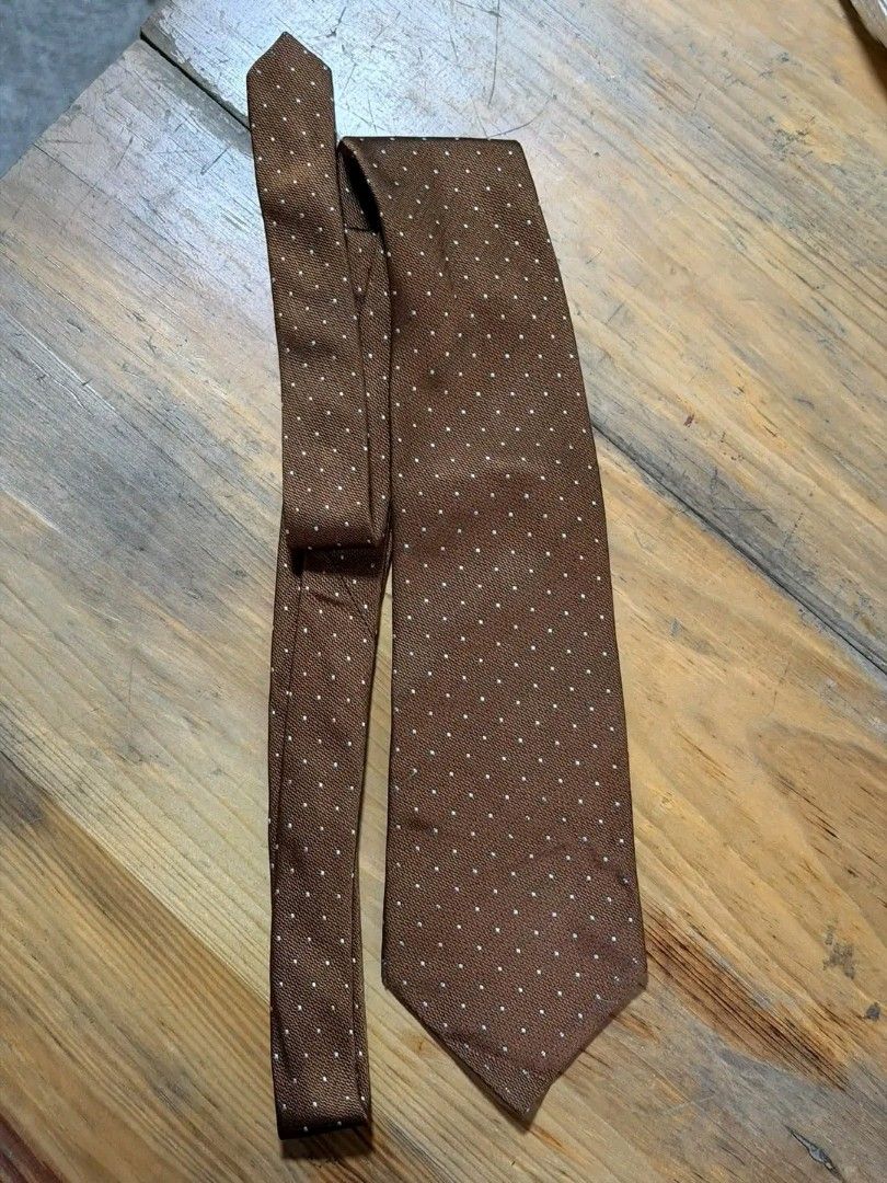 NECKTIE (Category: Sets & Coordinates) located in Sablan. Submitted by gongonshelley12 (Listing ID 1463428492, Image 3). Description: 100 ONLY NECKTIE LIKE NEW.