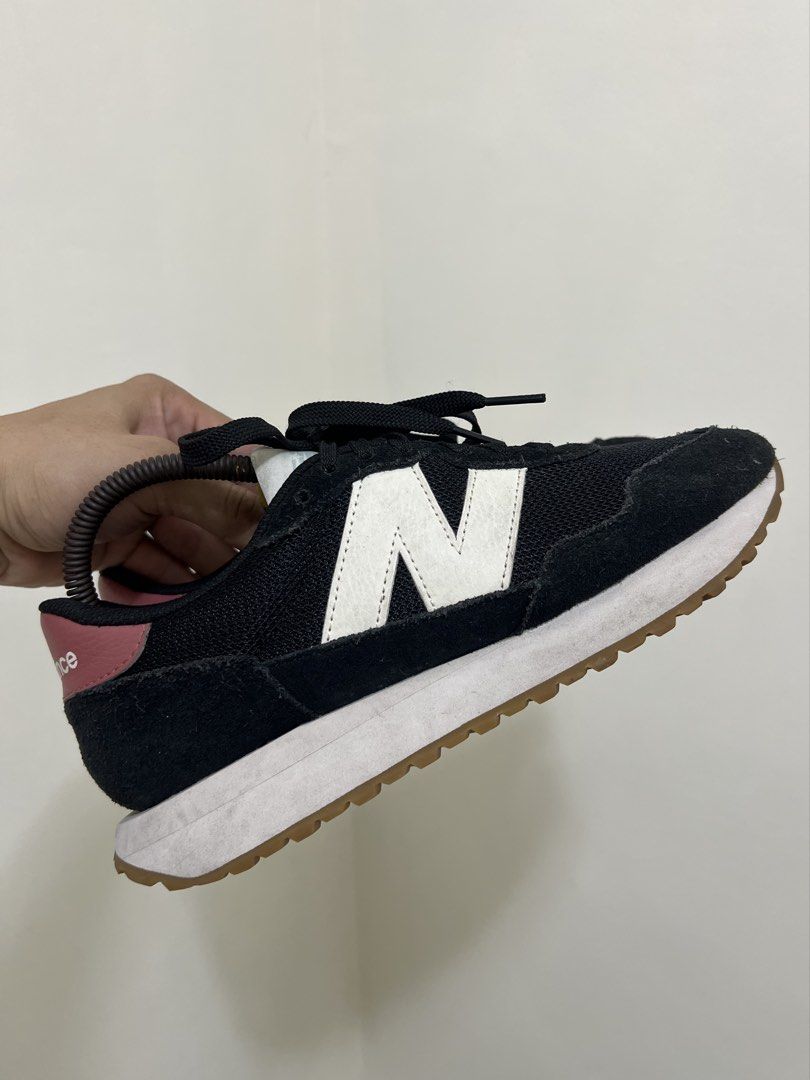 New balance 237 (Category: Sneakers) located in Pasig City. Submitted by store_4_all_season (Listing ID 1463532984, Image 1). Description: Size 7 us womens / 24 cm / 37.5 eu Used - excellent No issue 📩📩📩.