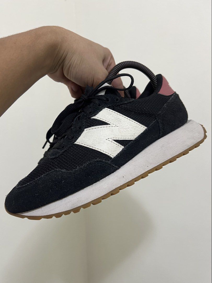 New balance 237 (Category: Sneakers) located in Pasig City. Submitted by store_4_all_season (Listing ID 1463532984, Image 2). Description: Size 7 us womens / 24 cm / 37.5 eu Used - excellent No issue 📩📩📩.