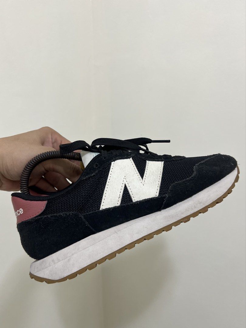 New balance 237 (Category: Sneakers) located in Pasig City. Submitted by store_4_all_season (Listing ID 1463532984, Image 3). Description: Size 7 us womens / 24 cm / 37.5 eu Used - excellent No issue 📩📩📩.