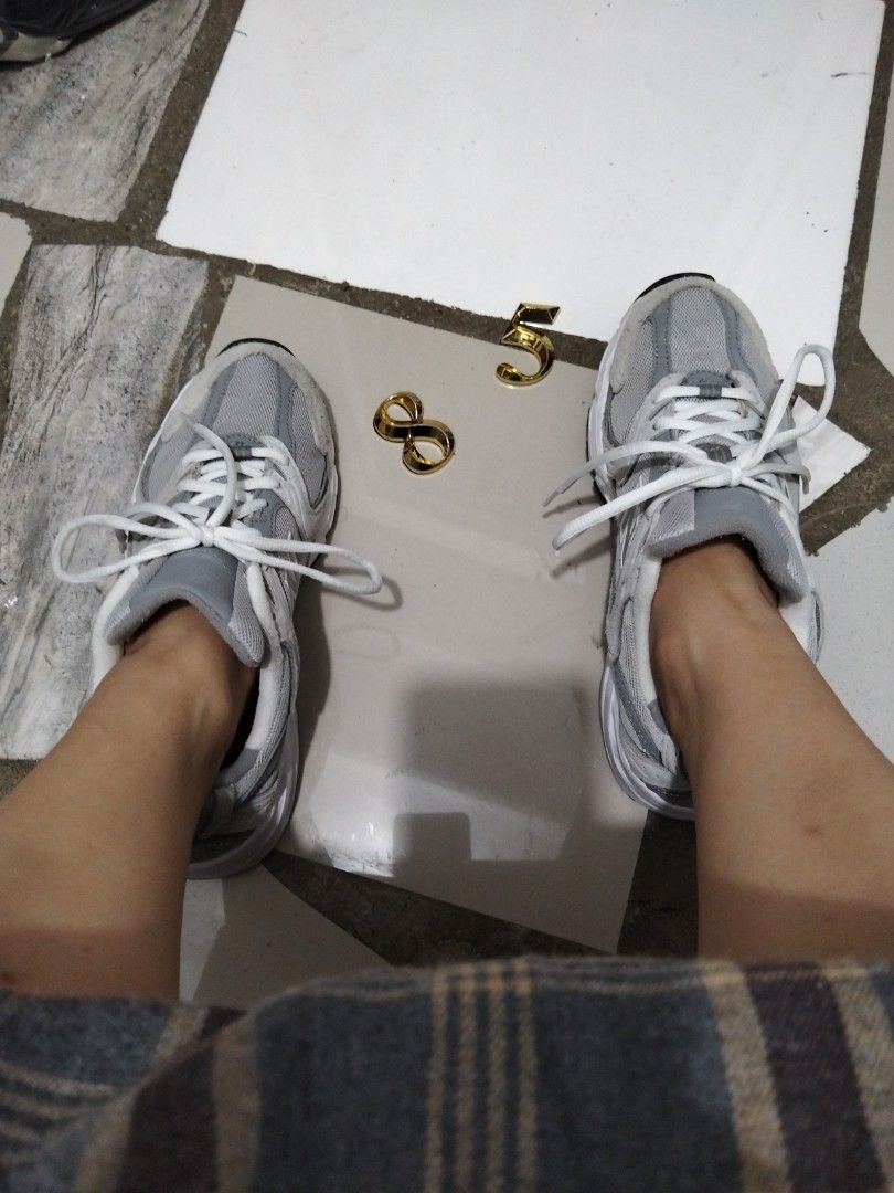 New Balance 530 (Category: Sneakers) located in El Salvador. Submitted by francheskaukayukay (Listing ID 1463341065, Image 1). Description: size 8.5.