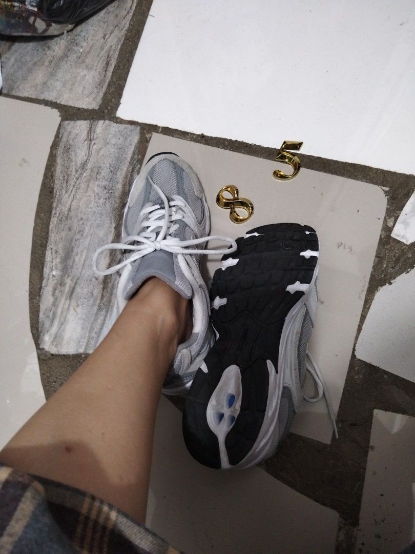 New Balance 530 (Category: Sneakers) located in El Salvador. Submitted by francheskaukayukay (Listing ID 1463341065, Image 3). Description: size 8.5.