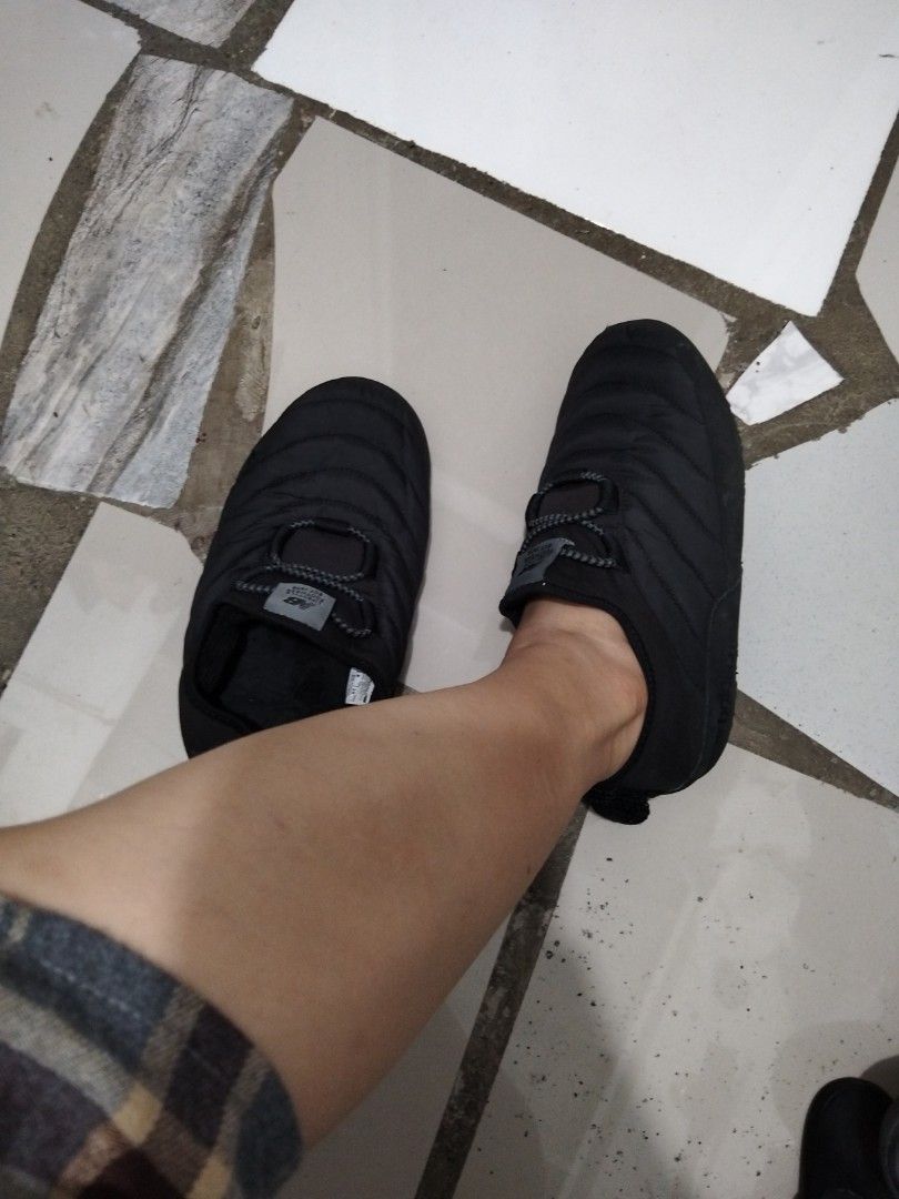 New Balance Winter Slip On (Category: Sneakers) located in El Salvador. Submitted by francheskaukayukay (Listing ID 1463347762, Image 2). Description: .