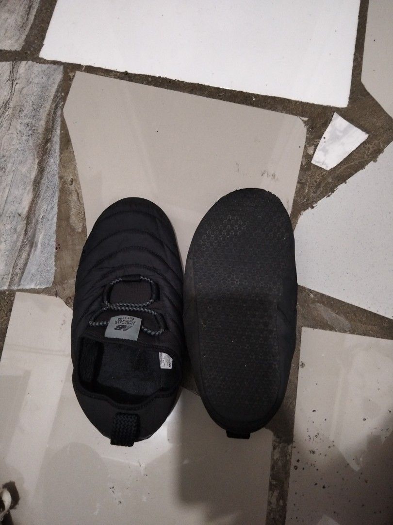 New Balance Winter Slip On (Category: Sneakers) located in El Salvador. Submitted by francheskaukayukay (Listing ID 1463347762, Image 3). Description: .