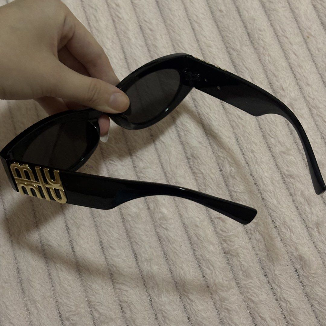 nga classic miu miu shades (Category: Sunglasses & Eyewear) located in Makati City. Submitted by retrofinds.ph (Listing ID 1463474940, Image 2). Description: nga!!! | no lalagyan :) parañaque azure / sm bicutan loc.