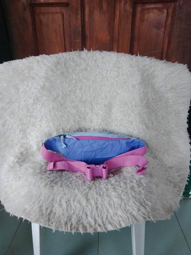 Nike (Category: Cross-body Bags) located in Polomolok. Submitted by youngforest-2089 (Listing ID 1463486910, Image 3). Description: excellent condition need Wash.