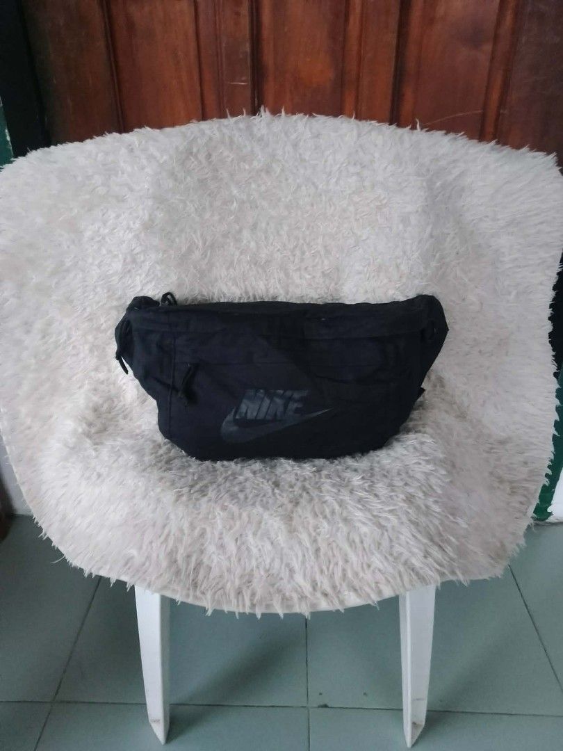 Nike (Category: Cross-body Bags) located in Polomolok. Submitted by youngforest-2089 (Listing ID 1463488027, Image 3). Description: excellent condition.