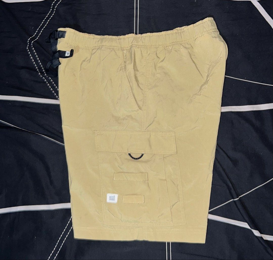 Nike ACG Cargo Woven Short (Category: Shorts) located in Cebu City. Submitted by jlturno1999 (Listing ID 1463501412, Image 2). Description: Nike ACG Cargo Woven Short Asnew sana kaso may issue 34-36 waistline adjustable, 20.5 length 9.8/10 color rate Legit/authentic Issue dot pinhole at scratch unnoticeable .