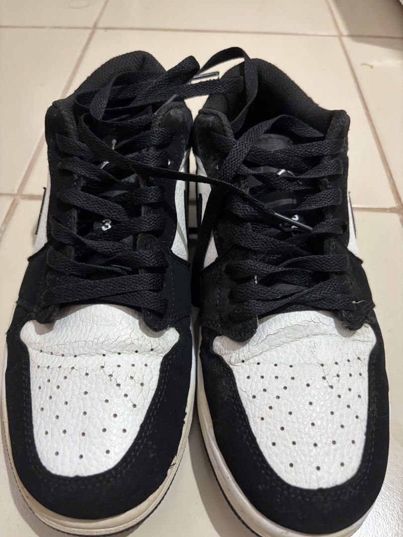Nike Air Jordan Shoes (Category: Casual Shoes) located in Manila. Submitted by ivscurated (Listing ID 1463425804, Image 1). Description: Nike Air Jordan (Black & White) Size 8.5 (26.5cm) Unisex Minor issues as shown in 2nd photo. RFS: Di na nagagamit (bigay ng ex ng sister ko sakanya lol) 😂 .