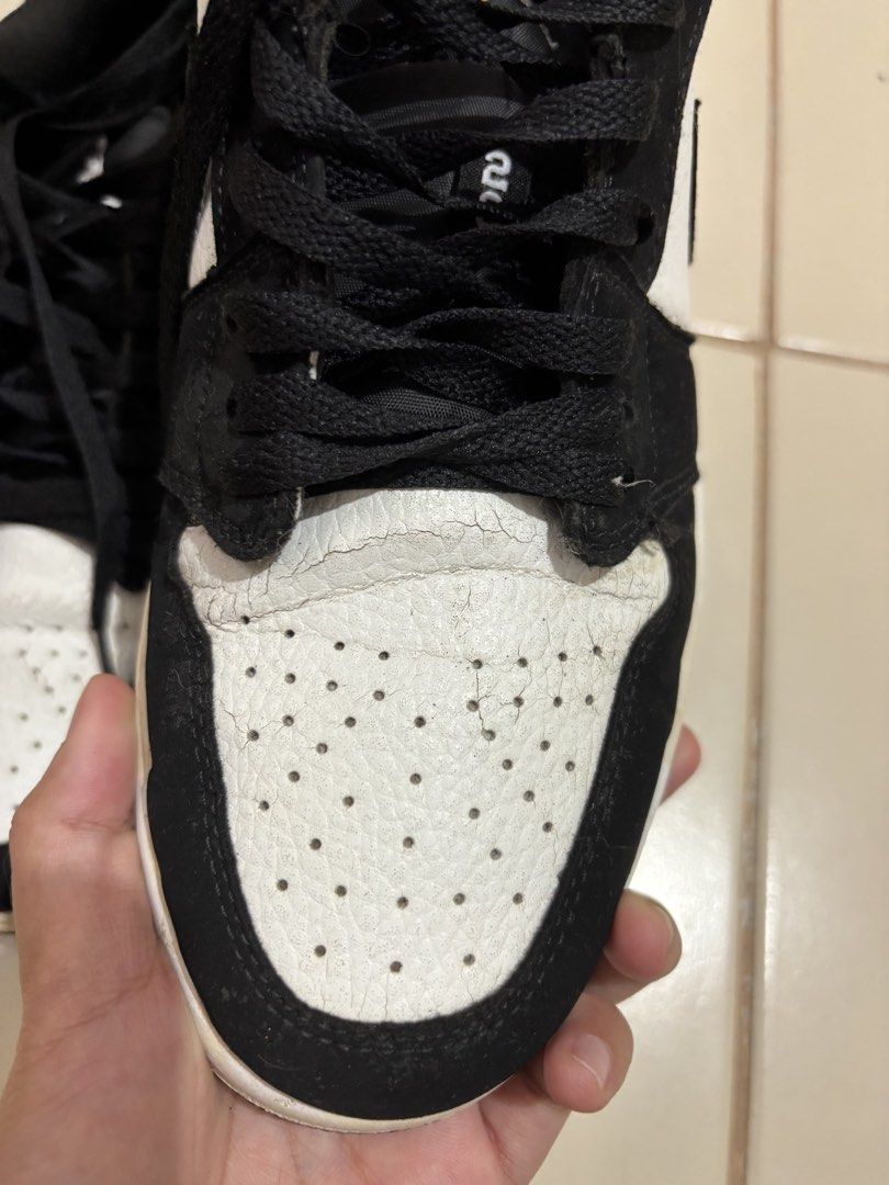Nike Air Jordan Shoes (Category: Casual Shoes) located in Manila. Submitted by ivscurated (Listing ID 1463425804, Image 2). Description: Nike Air Jordan (Black & White) Size 8.5 (26.5cm) Unisex Minor issues as shown in 2nd photo. RFS: Di na nagagamit (bigay ng ex ng sister ko sakanya lol) 😂 .