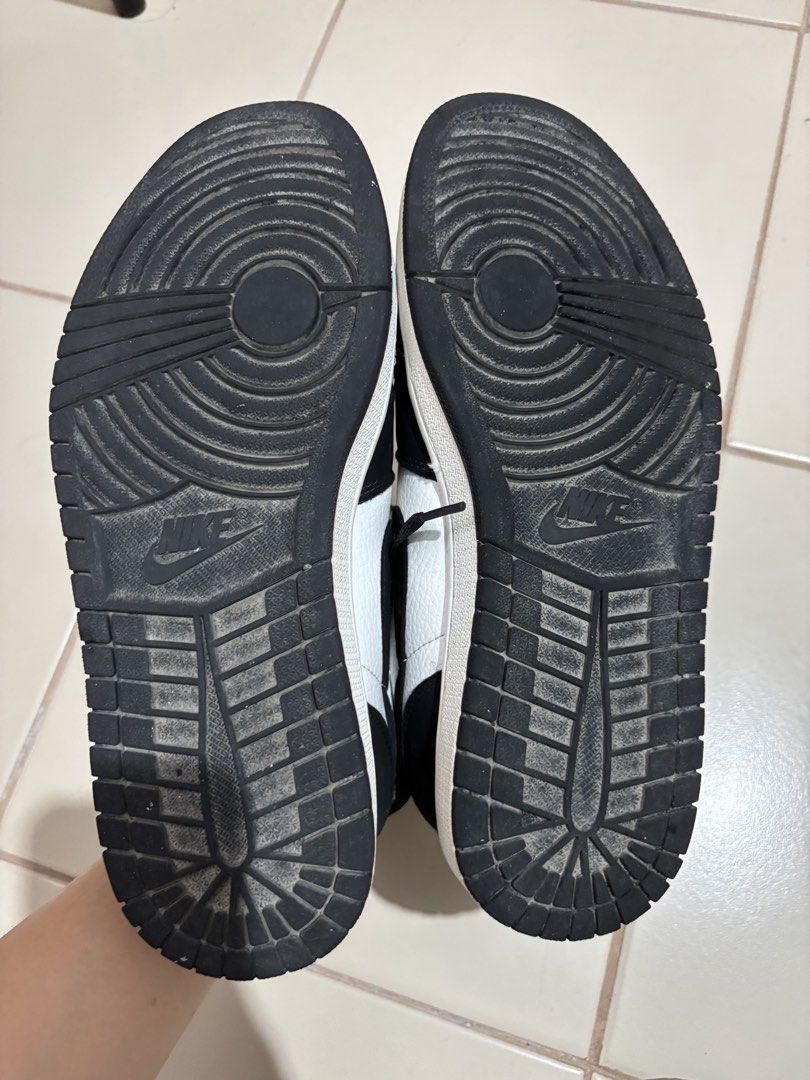 Nike Air Jordan Shoes (Category: Casual Shoes) located in Manila. Submitted by ivscurated (Listing ID 1463425804, Image 3). Description: Nike Air Jordan (Black & White) Size 8.5 (26.5cm) Unisex Minor issues as shown in 2nd photo. RFS: Di na nagagamit (bigay ng ex ng sister ko sakanya lol) 😂 .