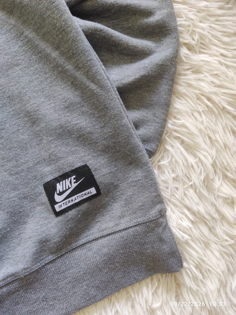 Nike Air Sweatshirt (Category: Coats, Jackets and Outerwear) located in Bulacan. Submitted by thr1ft_things (Listing ID 1463344509, Image 2). Description: Nike Air Gray Sweatshirt Size: Medium on Tag Dimes: W 19.5 × L 25 Armpit Sleeve Length 18.5 Shoulder Sleeve Length 26.5 Color Rate: 9/10 Issue: Stain.