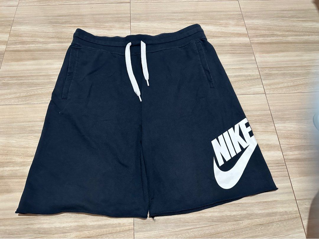 Nike Alumni (Category: Shorts) located in Pila. Submitted by 2ndamano_ph (Listing ID 1463433883, Image 3). Description: Size XXL 34-40 Color rate 10/10 Excellent condition .