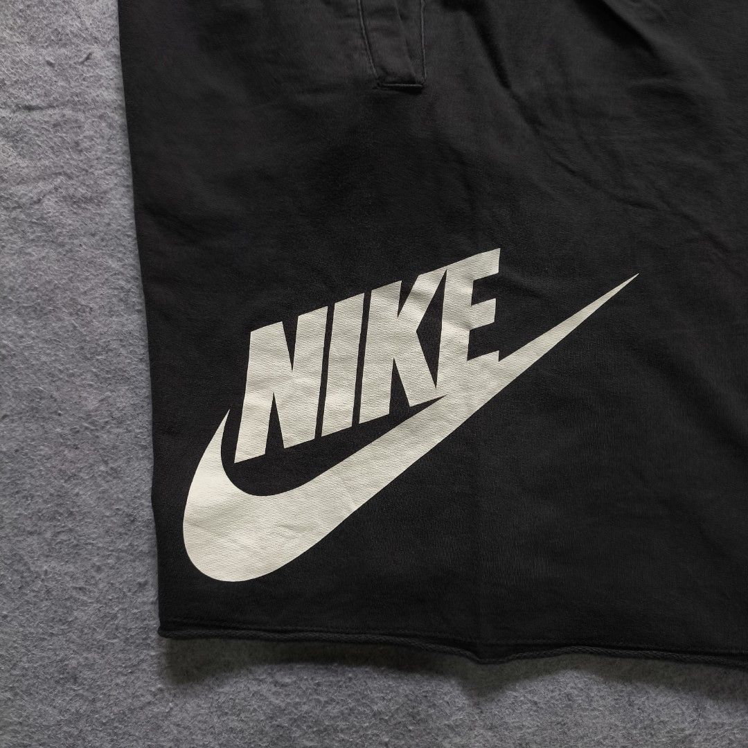 Nike Alumni Short (Category: Announcements) located in Manila. Submitted by shykes_26 (Listing ID 1463328801, Image 3). Description: Dimensions: Waist: 32-40 Length: 19.5 Hem: 12 Issues: None.