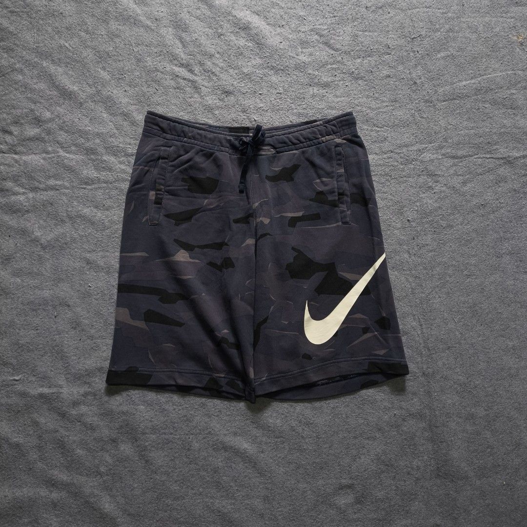 Nike Big Logo Camouflage Short (Category: Activewear) located in Manila. Submitted by shykes_26 (Listing ID 1463329127, Image 2). Description: Dimensions: Waist: 34-40 Length: 20.5 Hem: 12 Issues: Cut tags.