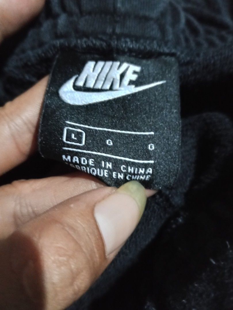 NIKE BIG SWOOSH (Category: Shorts) located in Maramag. Submitted by paklooythrift (Listing ID 1463336354, Image 2). Description: Waistline 30 to 34 Length 18.