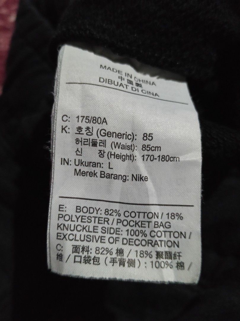NIKE BIG SWOOSH (Category: Shorts) located in Maramag. Submitted by paklooythrift (Listing ID 1463336354, Image 3). Description: Waistline 30 to 34 Length 18.