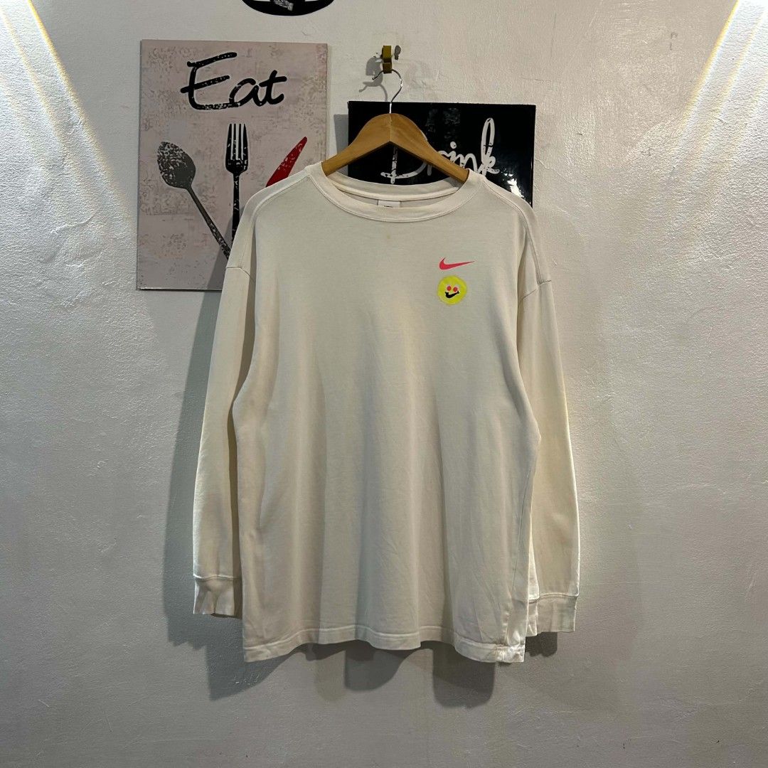 Nike Big Swoosh Sweater (Category: Coats, Jackets and Outerwear) located in Quezon City. Submitted by streetwearandluxph (Listing ID 1463330285, Image 2). Description: Nike Big Swoosh Sweater.