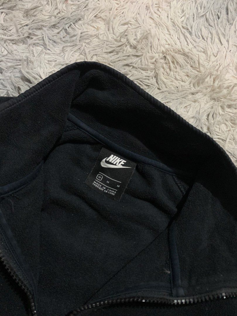 Nike Black Fleece Half Zip Pullover Sweatshirt (Category: Coats, Jackets and Outerwear) located in Cebu City. Submitted by ninyothrift (Listing ID 1463499951, Image 3). Description: - Black Nike fleece pullover - Size: Medium (M) - Half-zip closure - Front utility pocket with zip - Soft and warm material, perfect for cooler weather - Made in Indonesia - Excellent condition - No issue.