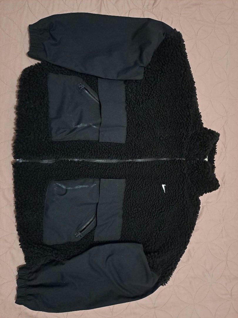 Preloved Nike Black Sherpa Fleece Jacket (Category: Coats, Jackets and Outerwear) located in Quezon City. Submitted by skn12 (Listing ID 1463467079, Image 3). Description: - Black Nike Sherpa Fleece Jacket - Size: L Personally owned, not thrifted! Used 3 times only 10/10 condition Bought for 4,500 pesos Perfect for hiking or winter trips rfs: need cash and i have other jacket delivery thru lalamove Location: E Rodriguez Quezon City .