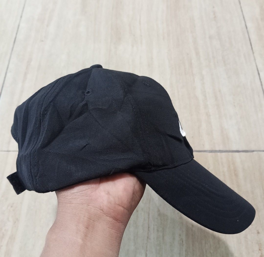 Nike Cap (Category: Caps & Hats) located in Glan. Submitted by cpaharodde48008 (Listing ID 1463480113, Image 3). Description: Nike Cap Very good condition Adult Size.