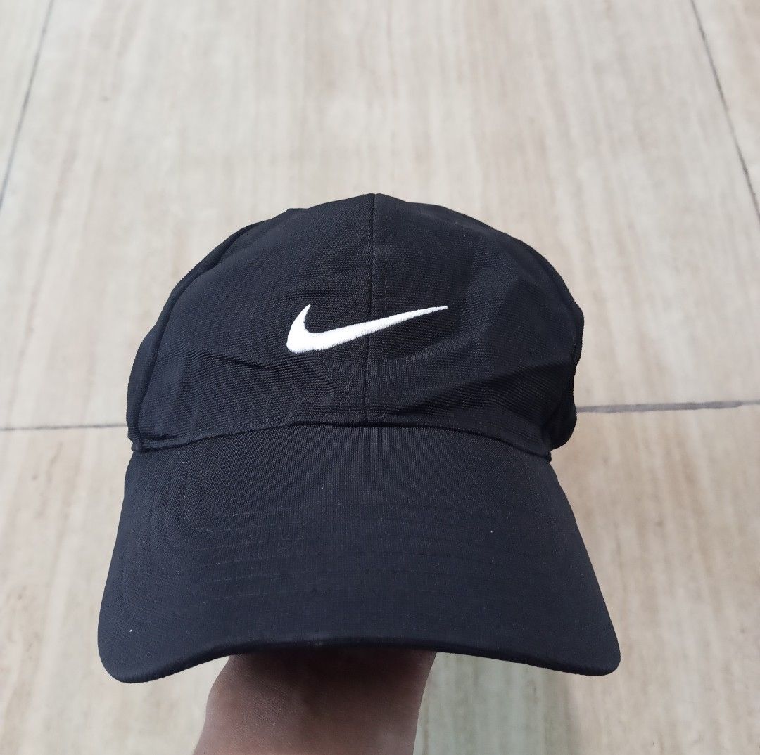 Nike Cap (Category: Caps & Hats) located in Glan. Submitted by cpaharodde48008 (Listing ID 1463480113, Image 1). Description: Nike Cap Very good condition Adult Size.
