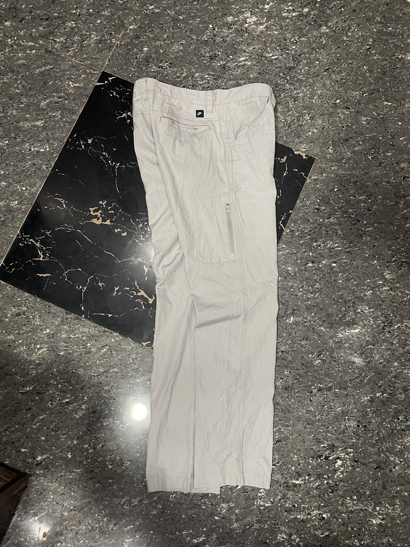 Nike Chino pants (Category: Chinos) located in Digos. Submitted by johannamae01 (Listing ID 1463368571, Image 1). Description: Excellent to new Size: 30-31 Length: 39 Cr: 9.8/10 no issues.