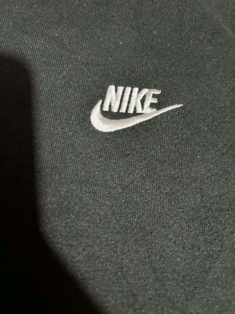 Nike Crewneck Sweatshirt Black Small (Category: Coats, Jackets and Outerwear) located in Lapu Lapu. Submitted by markbel26 (Listing ID 1463461420, Image 3). Description: - Classic black Nike crewneck sweatshirt - Features iconic embroidered Nike swoosh logo - Size: Small - Made in China - Ideal for casual wear or layering.