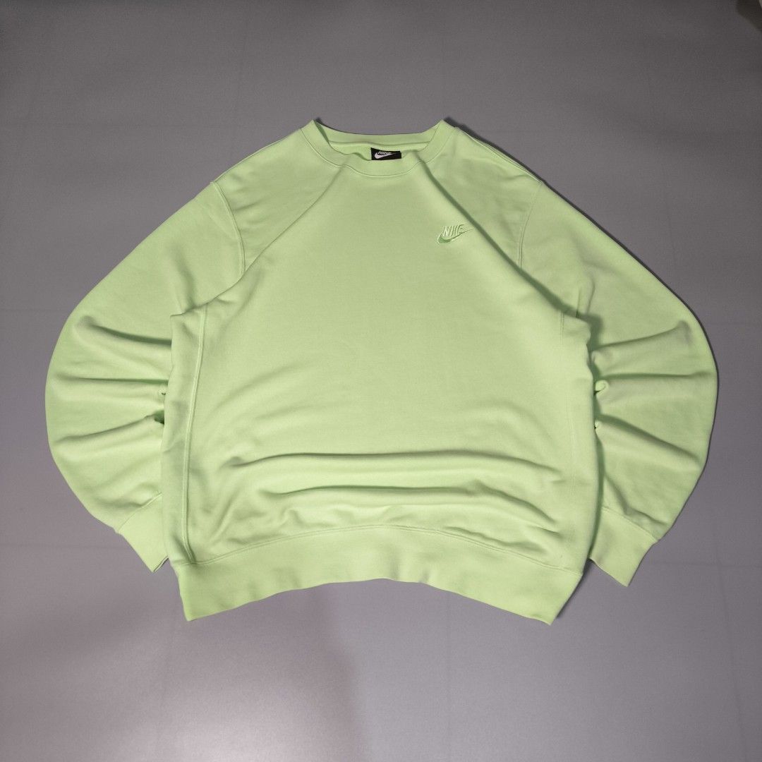 Nike Crewneck Sweatshirt Light Green Size M (Category: Coats, Jackets and Outerwear) located in Manila. Submitted by andreidemi19694 (Listing ID 1463386395, Image 1). Description: - Light green Nike crewneck sweatshirt - Features a small embroidered Nike logo on the chest - Made from a soft cotton blend - Perfect for casual wear or layering - Tagged size M - Please check photos for exact shade and details.
