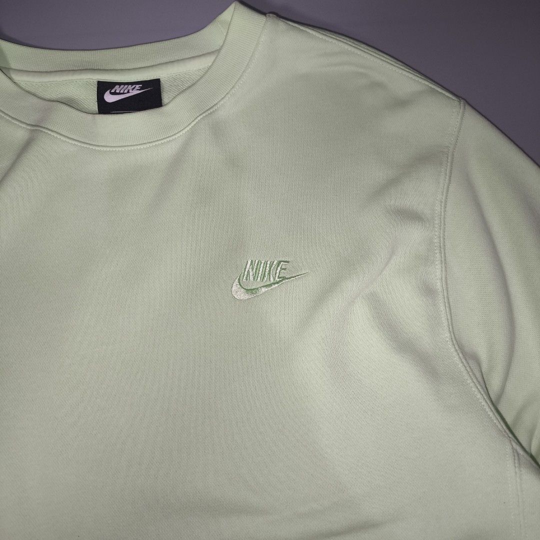 Nike Crewneck Sweatshirt Light Green Size M (Category: Coats, Jackets and Outerwear) located in Manila. Submitted by andreidemi19694 (Listing ID 1463386395, Image 3). Description: - Light green Nike crewneck sweatshirt - Features a small embroidered Nike logo on the chest - Made from a soft cotton blend - Perfect for casual wear or layering - Tagged size M - Please check photos for exact shade and details.