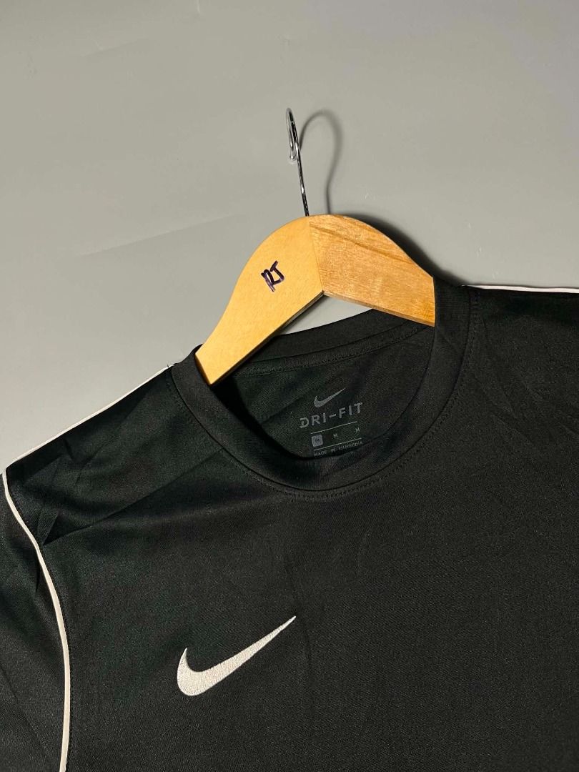 NIKE DRI FIT (Category: Formal Shirts) located in General Santos City (Dadiangas). Submitted by arjay_genita (Listing ID 1463383003, Image 2). Description: Nike Dri Fit ‼️Size Medium (19/27) ‼️Excellent to New condition ‼️Color rate 9.8/10 ‼️No issue.