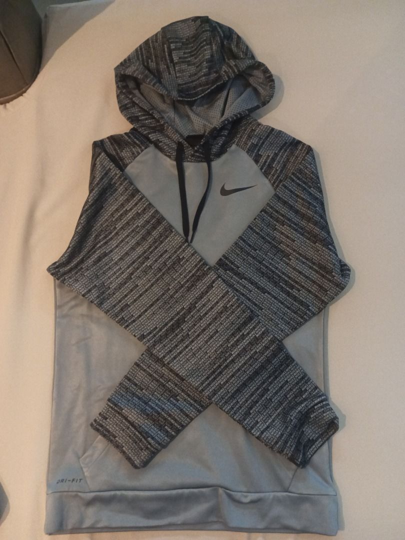 Nike Dri-Fit Jacket (Category: Hoodies) located in Muntinlupa City. Submitted by irene.aragon.navarro (Listing ID 1463358647, Image 1). Description: .