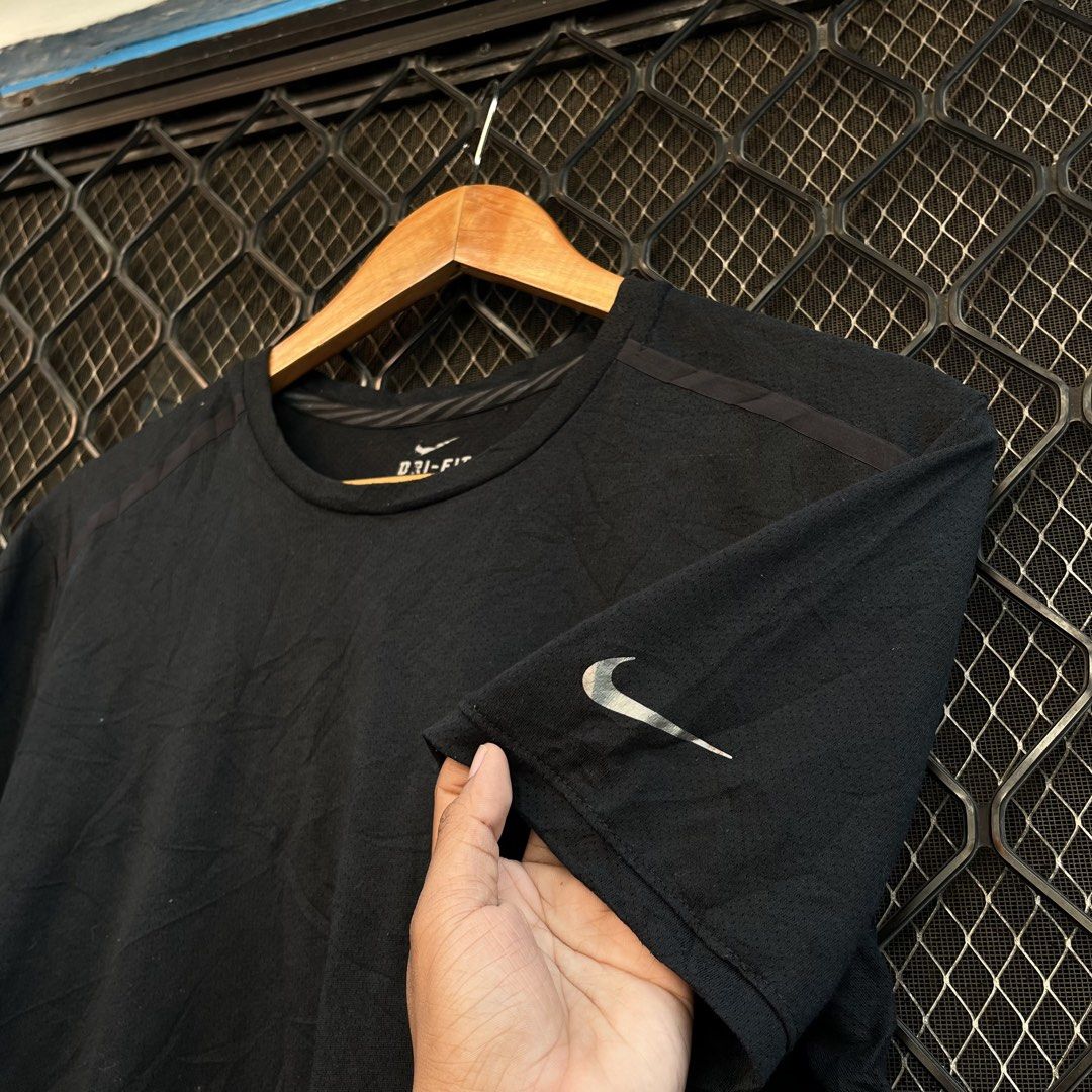 Nike Drifit running shirt (Category: Activewear) located in Taguig. Submitted by scoutandloots (Listing ID 1463335354, Image 3). Description: Nike Drifit running shirt • size: L • 19x26.
