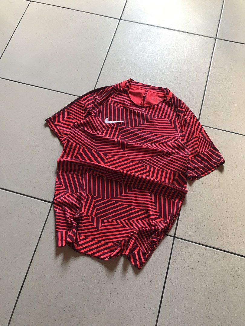 Nike Dri-FIT Running Shirt (Category: Tshirts & Polo Shirts ) located in Cebu City. Submitted by no3spass1ng (Listing ID 1463365678, Image 2). Description: Nike Running Shirt size small on tag dimes: 19 x 28 very good condition see pics 📍 Cebu city.