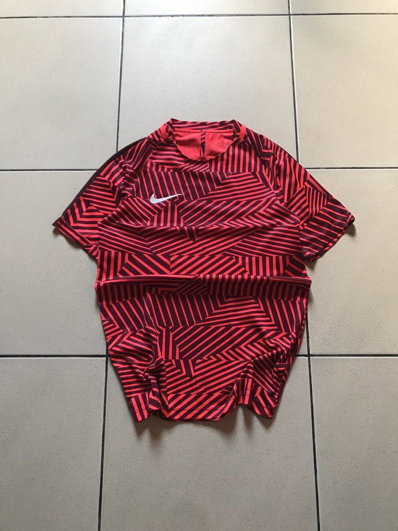 Nike Dri-FIT Running Shirt (Category: Tshirts & Polo Shirts ) located in Cebu City. Submitted by no3spass1ng (Listing ID 1463365678, Image 1). Description: Nike Running Shirt size small on tag dimes: 19 x 28 very good condition see pics 📍 Cebu city.