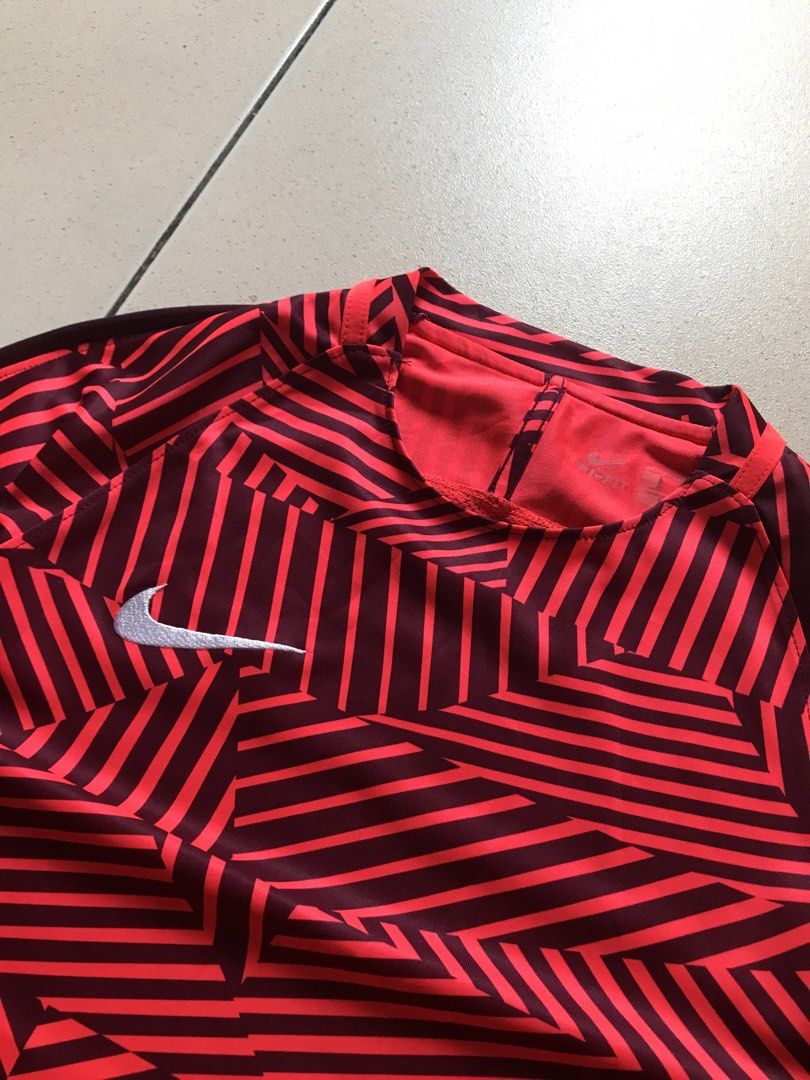Nike Dri-FIT Running Shirt (Category: Tshirts & Polo Shirts ) located in Cebu City. Submitted by no3spass1ng (Listing ID 1463365678, Image 3). Description: Nike Running Shirt size small on tag dimes: 19 x 28 very good condition see pics 📍 Cebu city.