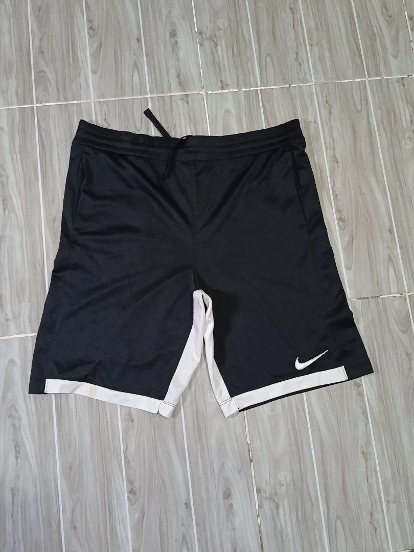 NIKE DRIFIT TRAINING SHORT (freeshipping) (Category: Shorts) located in Quezon City. Submitted by gyl-stop (Listing ID 1463518084, Image 1). Description: free shipping 30-32 x 18.5 very good condi cr: 9.5/10 issue: used garter, small yellow stain sa white part.