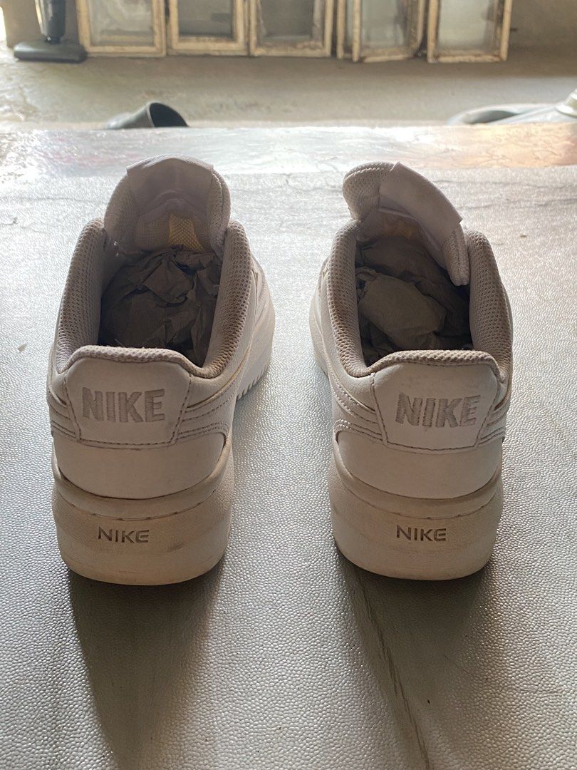Nike Ebernon Low Prem White Sneakers (Category: Sneakers) located in Caloocan City. Submitted by _ricaaaa (Listing ID 1463444690, Image 2). Description: - White Nike Ebernon Low Prem sneakers - Condition: Minor signs of wear on soles and uppers - Laces included - Yung dumi po na visible sa picture is washable.