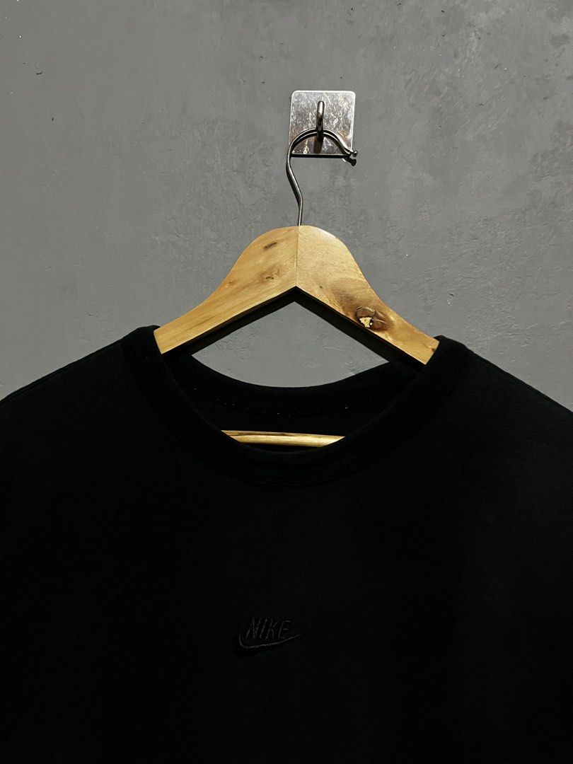 NIKE EMBROIDERED MID LOGO (Category: Tshirts & Polo Shirts ) located in Lucena. Submitted by mddlchld (Listing ID 1463371026, Image 2). Description: NIKE CHEST LOGO SHIRT BLACK AUTHENTIC / LEGIT SIZE LARGE ON TAG VERY GOOD CONDITION COLOR RATE: 9/10 ISSUE: NONE ₱850.
