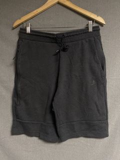 (Category: ) located in . Submitted by ukaythriftshirt (Listing ID 1463401043, Image 1). Description: .