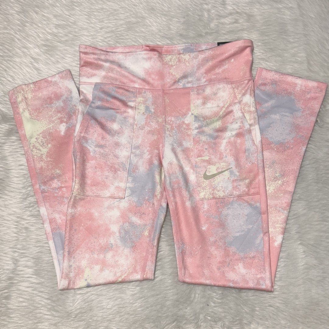 Nike Girls Leggings, Large (Category: Babies & Kids Fashion) located in Las Pinas. Submitted by defg35 (Listing ID 1463434268, Image 1). Description: Brand new with tag.
