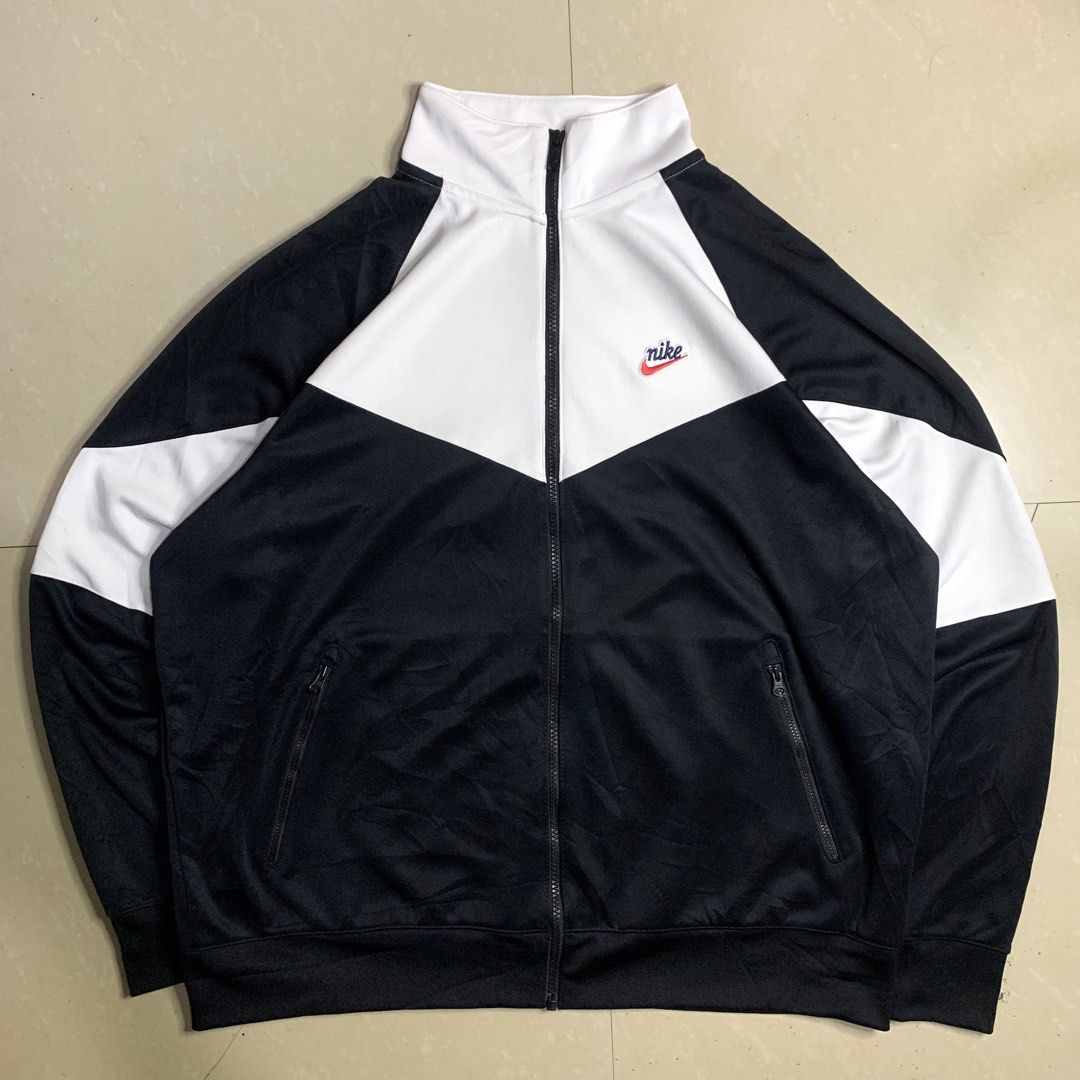 Nike Heritage Windrunner Jacket (Category: Activewear) located in Alaminos. Submitted by jikstocks (Listing ID 1463486066, Image 2). Description: Good condition authentic need wash .