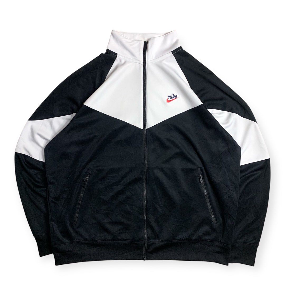 Nike Heritage Windrunner Jacket (Category: Activewear) located in Alaminos. Submitted by jikstocks (Listing ID 1463486066, Image 1). Description: Good condition authentic need wash .