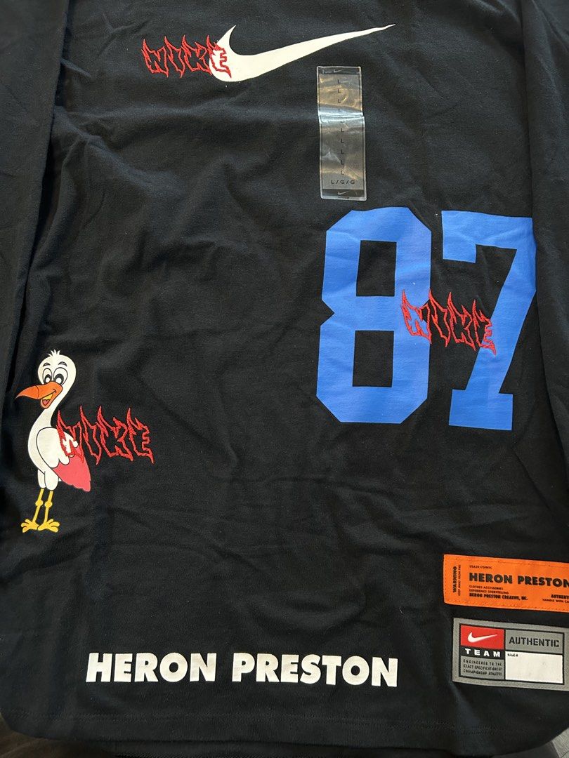 Nike ‘Heron Preston’ (Category: Coats, Jackets and Outerwear) located in Manila. Submitted by urbanr4gs (Listing ID 1463370180, Image 2). Description: .