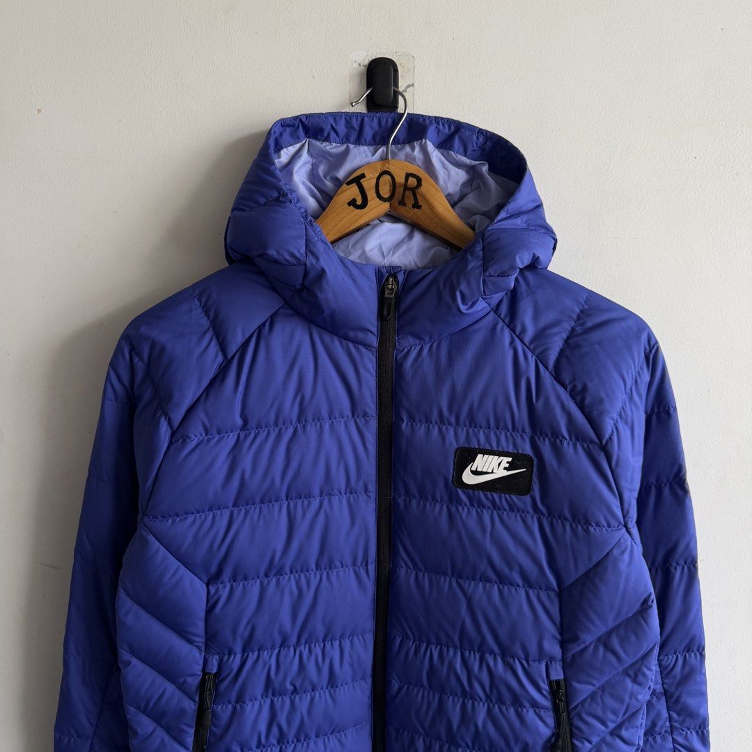 Nike Hooded Puffer Jacket (Category: Coats, Jackets and Outerwear) located in San Fernando. Submitted by jorjorr (Listing ID 1463389770, Image 2). Description: Nike Hooded Puffer Jacket Unisex Large on tag 19.5 width 24 length Excellent to new condition No issue P1,499.