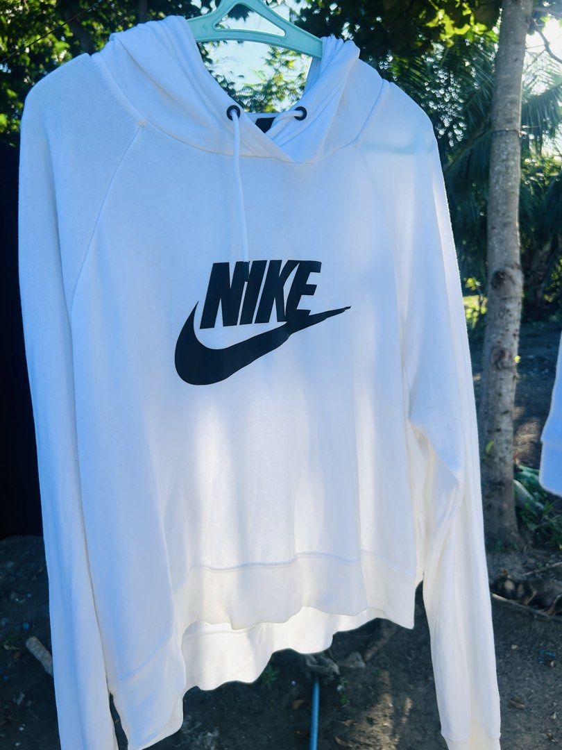 Nike hoodie (Category: Announcements) located in Tuguegarao City. Submitted by xid.dexo (Listing ID 1463329730, Image 3). Description: .