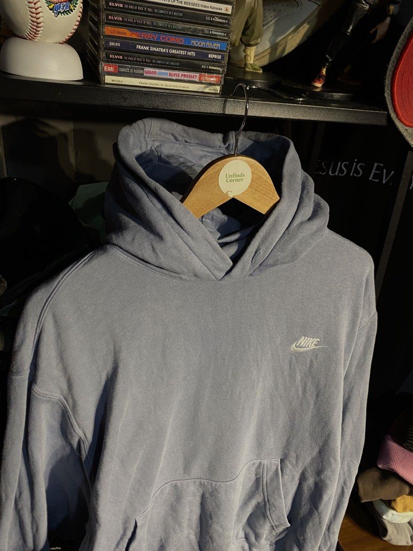 NIKE HOODIE (INDIGO) (Category: Hoodies) located in San Pablo. Submitted by genesisllo24149 (Listing ID 1463427876, Image 3). Description: NIKE HOODIE (INDIGO) LENGTH -> 28 WIDTH -> 28 ISSUE -> LINTS CONDITION -> GOOD DM TO PURCHASE 📥 DISCLAIMER: - Please manage your expectations, posted items are preloved, used & thrifted -Actual color may vary due to lighting -Flaker will be posted.