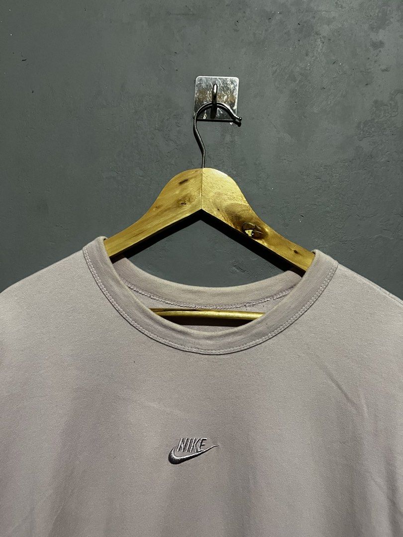 NIKE MID LOGO SHIRT (Category: Tshirts & Polo Shirts ) located in Lucena. Submitted by mddlchld (Listing ID 1463372424, Image 2). Description: NIKE CHEST LOGO SHIRT LAVENDER AUTHENTIC / LEGIT SIZE 2-XL ON TAG VERY GOOD CONDITION COLOR RATE: 9/10 ISSUE: NONE ₱850.