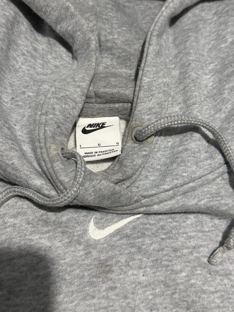 Nike mid swoosh hoodie (Category: Coats, Jackets and Outerwear) located in Las Pinas. Submitted by thrftmnl. (Listing ID 1463471283, Image 3). Description: Nike Mid swoosh Size: Large Dimes Width: 25.5 Length: 27 Issue/s: removable stain.