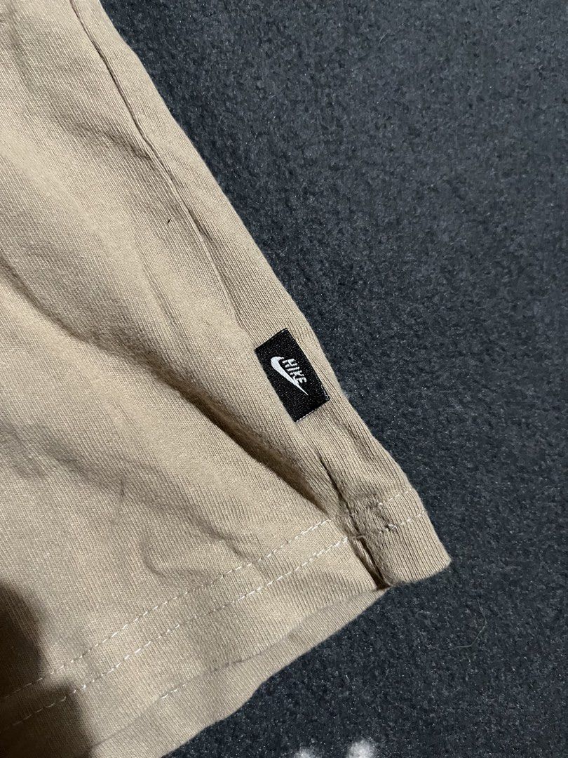 Nike Midlogo Tshirts (Category: Tshirts & Polo Shirts ) located in Maribojoc. Submitted by nayer (Listing ID 1463362256, Image 2). Description: N!k3 Men Sportswear Premium Essentials T-Shirt Embroidered logo Excellent 9.8/10 color rate Large on tag AD: W21 * L26.5.